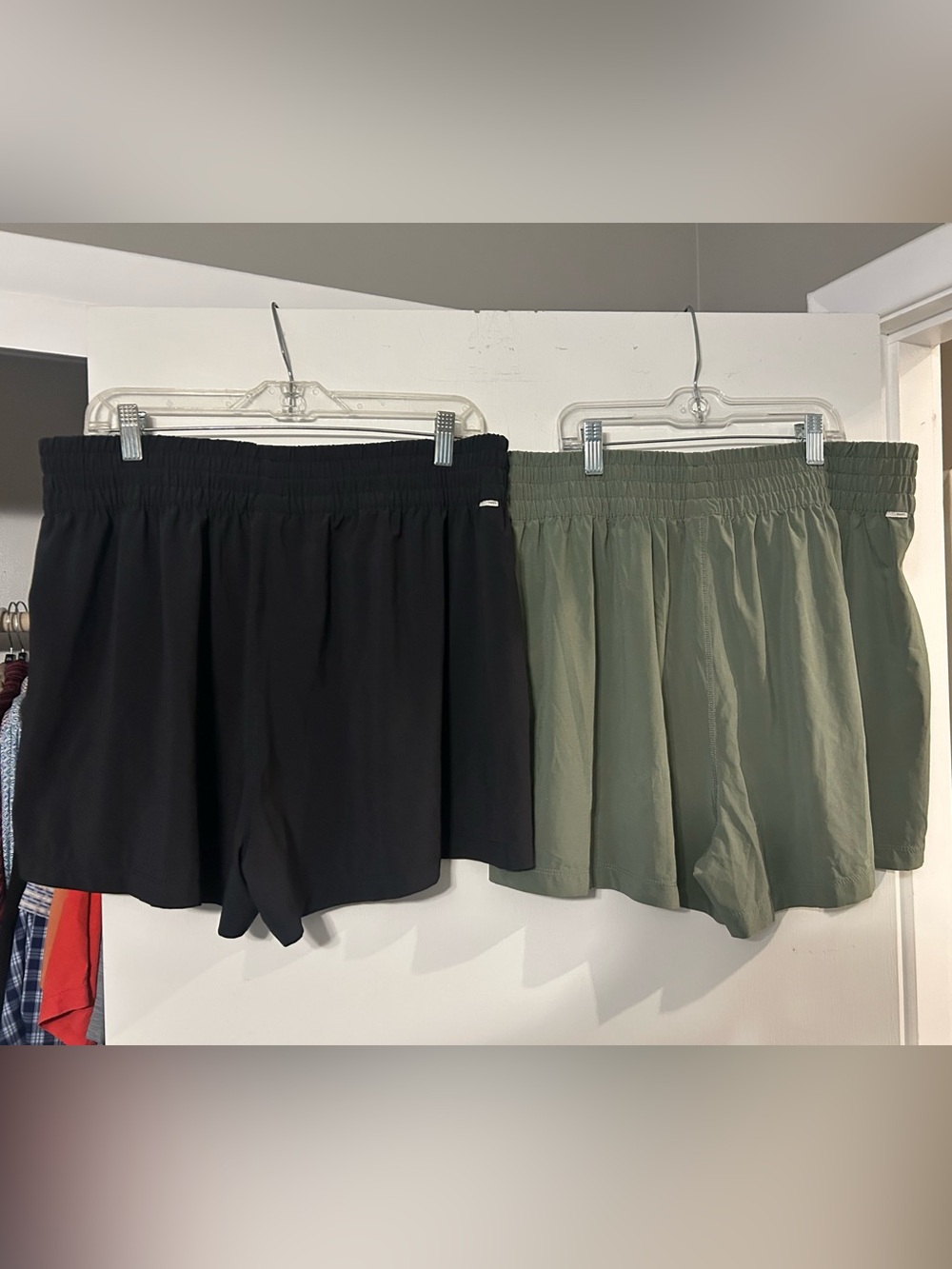 BUNDLE women’s Vuori Villa Shorts—size XXL - Picture 4 of 6